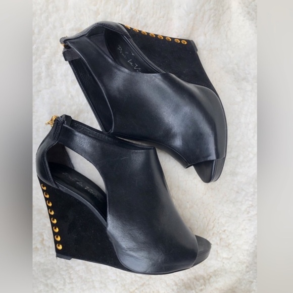 Pour La Victor Black Wedge Heels with Gold Studs - Picture 3 of 9